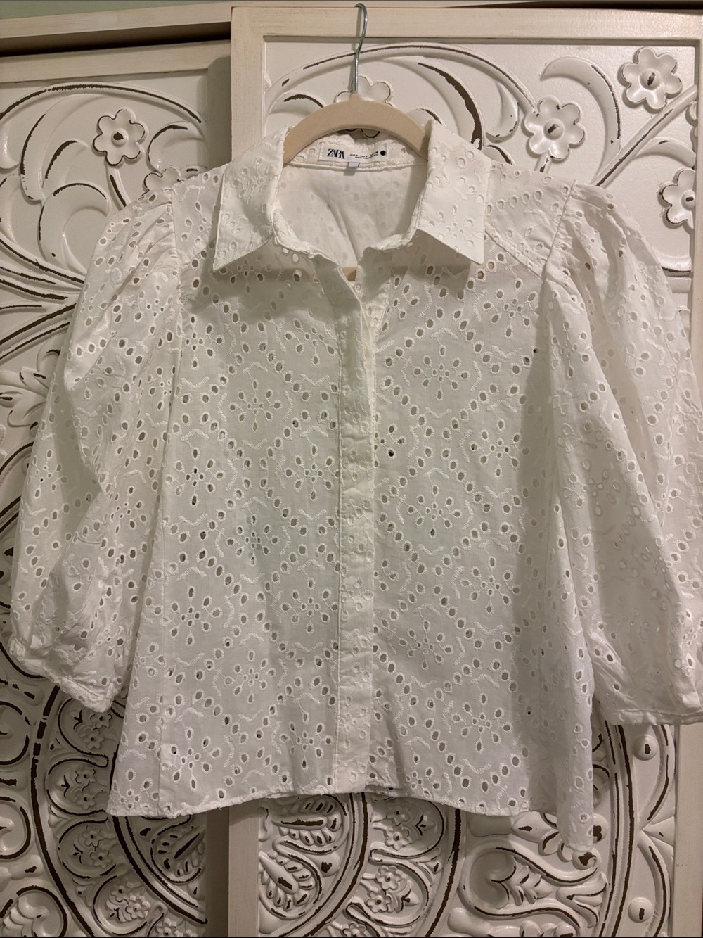 Zara White Eyelet Puff Sleeve Button-Front Blouse